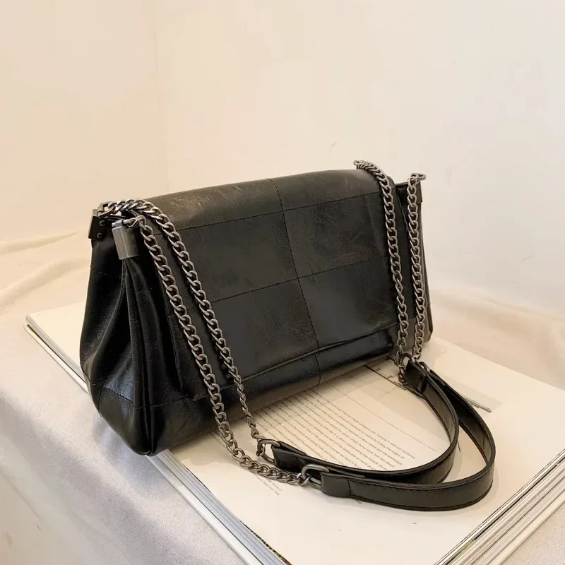 

2025 Spring New Women's Large Capacity Fashion Commuter Bag Niche Chain Crossbody Bag Single Shoulder Bag