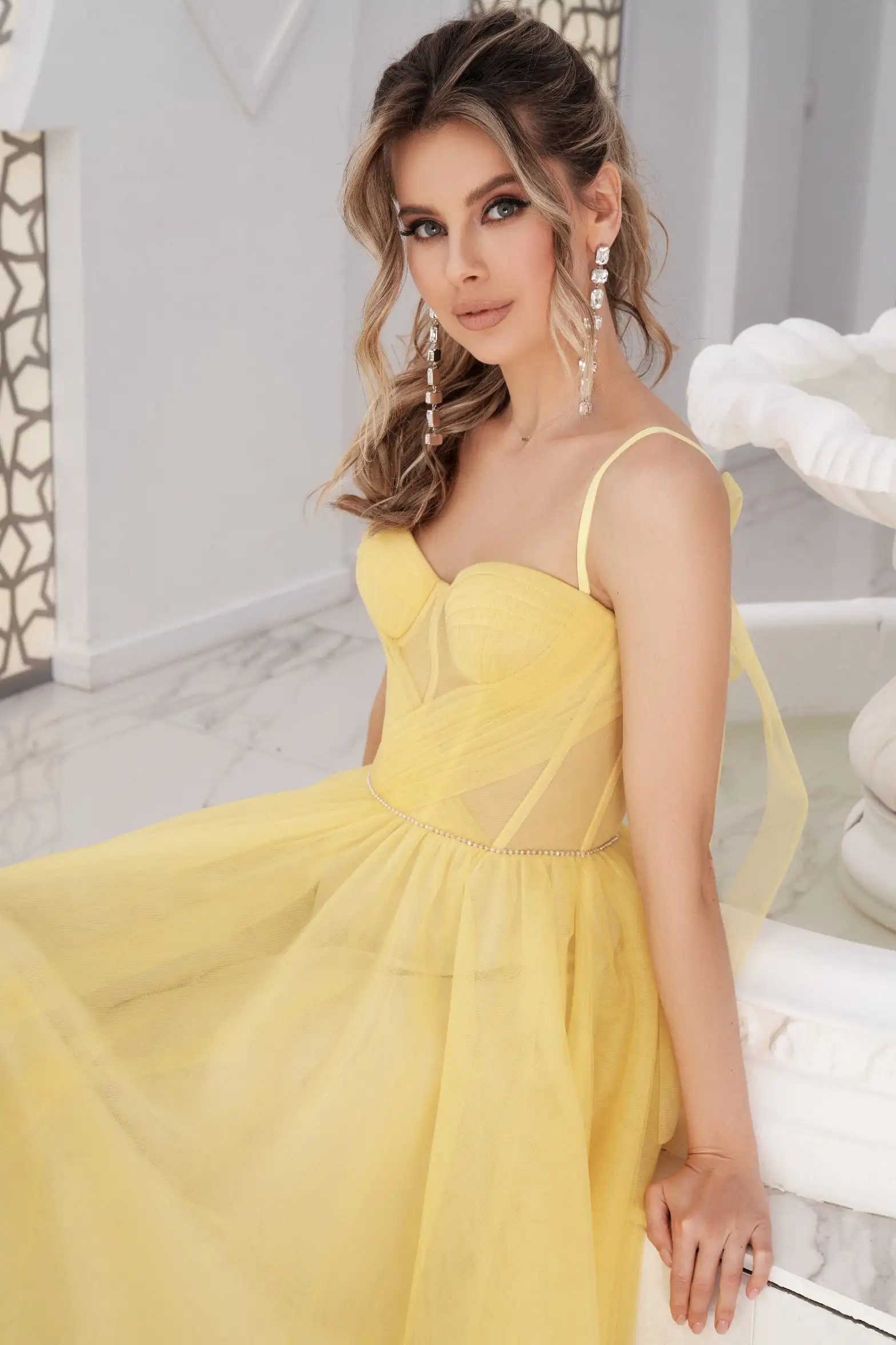 

Yellow Prom Dresses Tulle Pleats Sweetheart Spaghetti Strap Tea Length Formal Party Crystal Belt Evening Gowns Corset Back