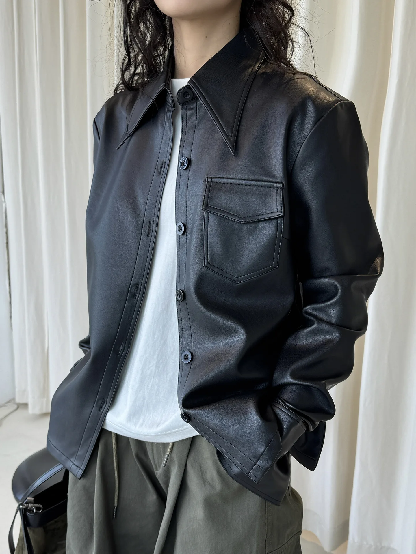 أوائل ربيع جديد على الطراز الكوري سترة جلدية PU ذات ياقة كبيرة عصرية فضفاضة للنساء #3