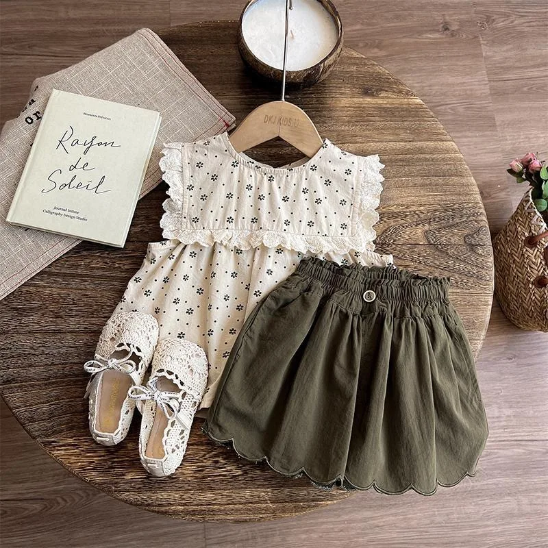 

Girls' Summer Outfit Set New Floral Print Vest and Shorts Two-Piece Set Stylish and Cute with Lace Trim Cotton Material