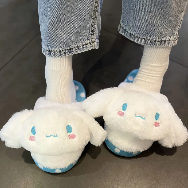 Sanurgente Hello Kitty Kuromi Cartoon Chaussures d'intérieur Kawaii pour femmes, chaussures de maison en peluche, chaussures plates au design luxueux, pantoufles floues Y2k