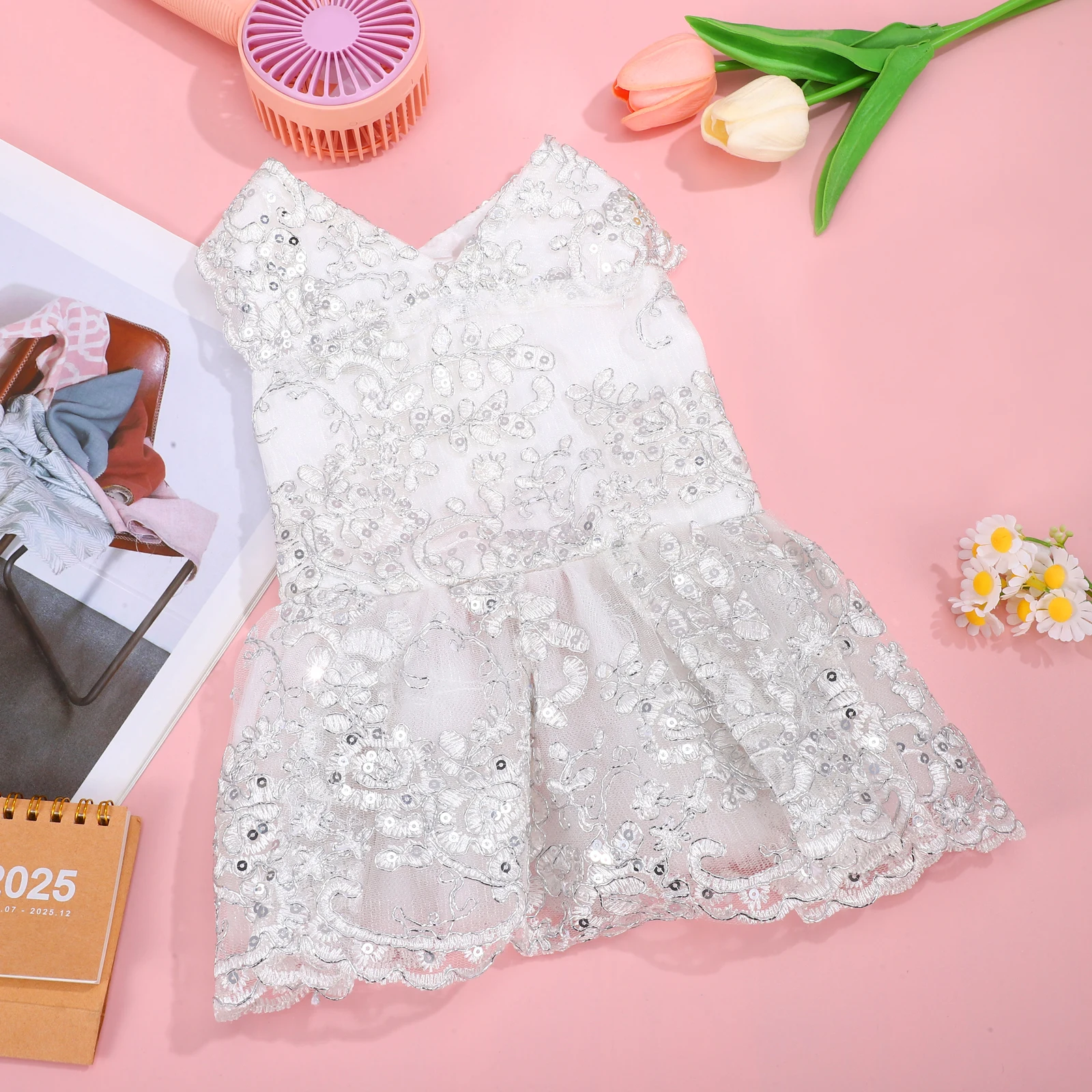 

Elegant Pet Dog Clothes s Sleeveless Paillette Skirt Gold Silver Lace Dachshund Costume Wedding Party Photos Fashion Lightweight