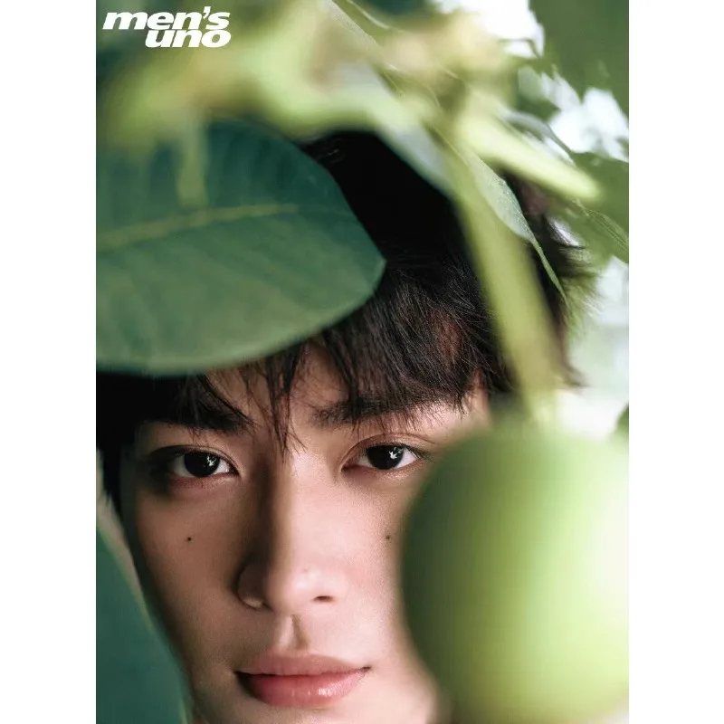 Zi Yu Cover of Mensuno Magazine August 2025 Issue Included in Sales Zi Yu AB Cover + Poster + Photo Card + Hidden Photo Card