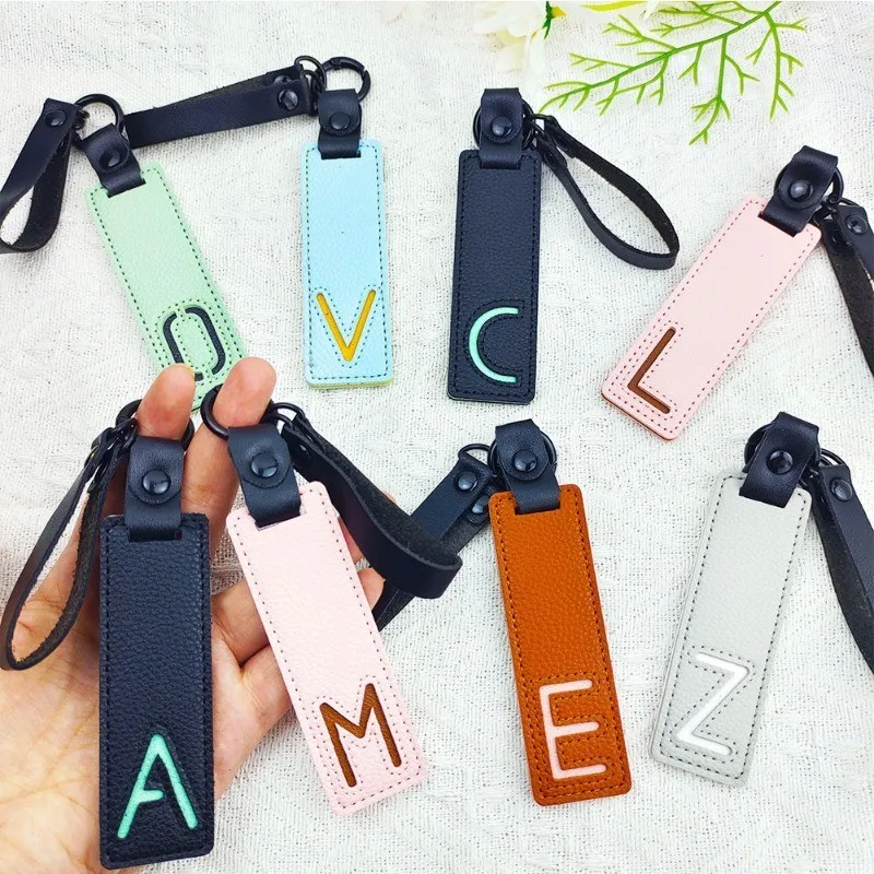 Classic Pu Leather Keychain A-Z 26 Initials Charm Keyring With Short Wristband Unisex Backpack Purse Handbag Pendant Accessories