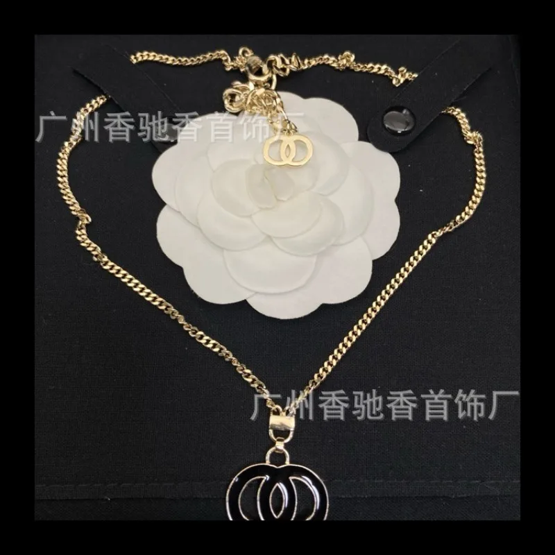 الجدة شيانغ المينا السوداء قلادة بسيطة عالية الجودة الصيف الحلو ومزاج بارد متعدد الاستخدامات