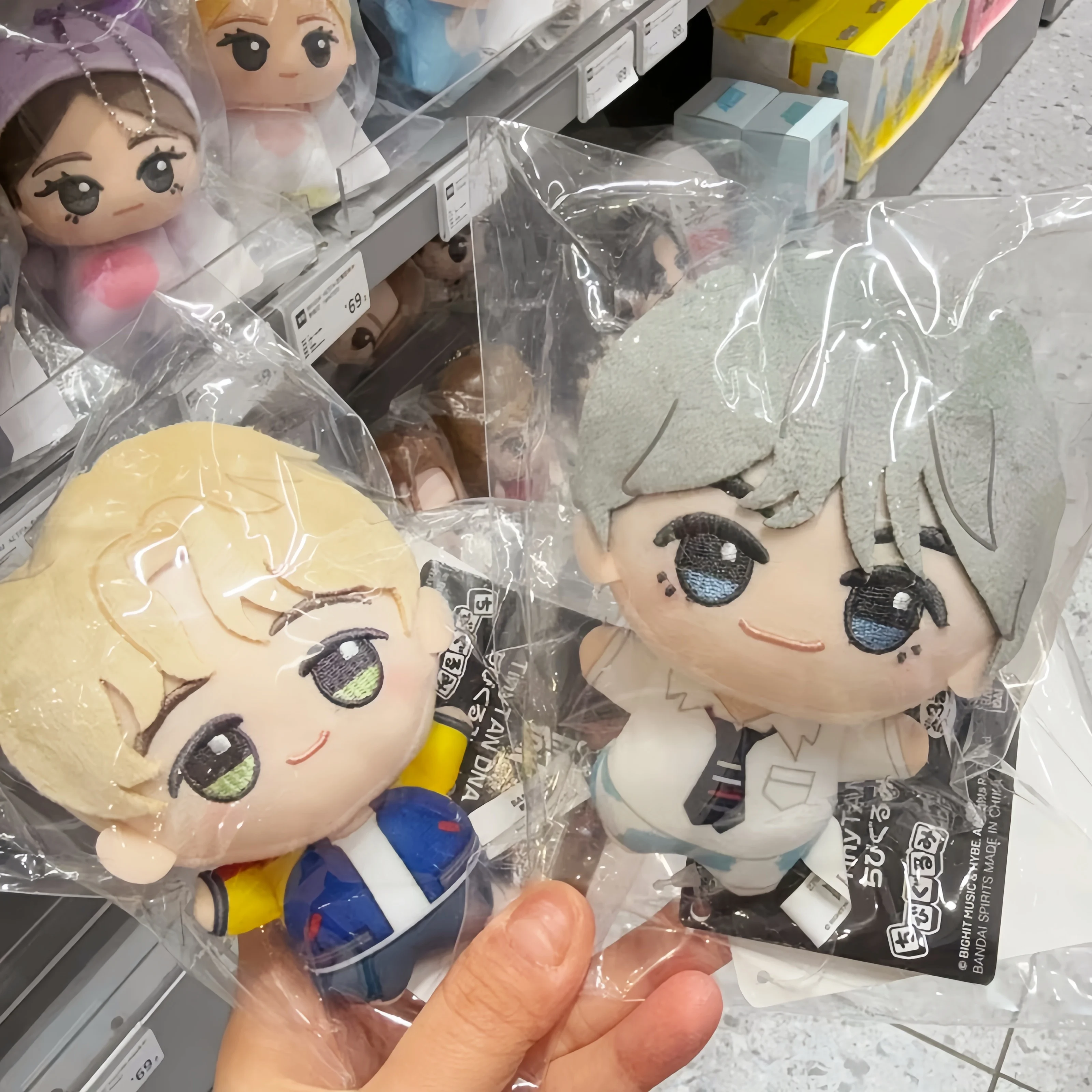 En stock: Nuevos muñecos de peluche originales de la serie Tinytan DNA de Bandai, juguetes coleccionables para fans del Kpop BTS, decoración para colección de fans.