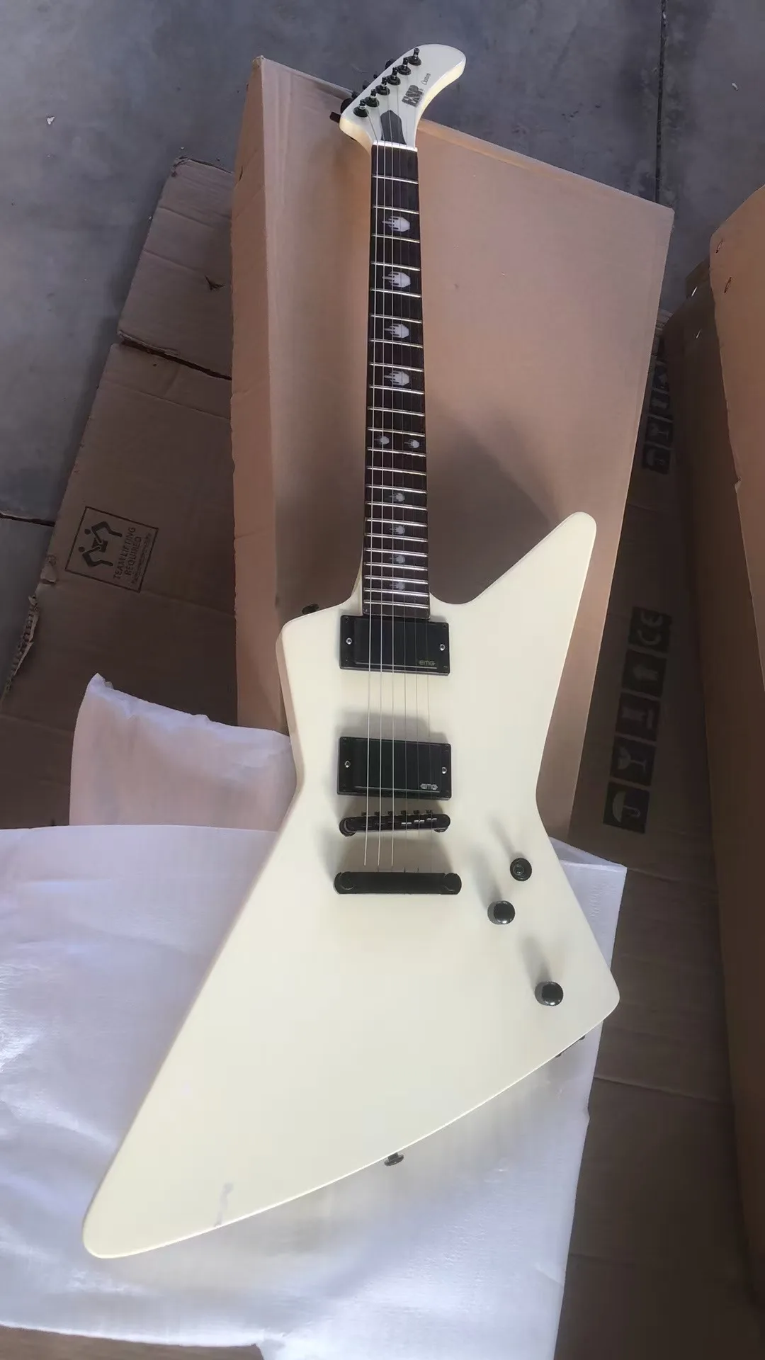 

6 String Electric Guitar Active Pickup