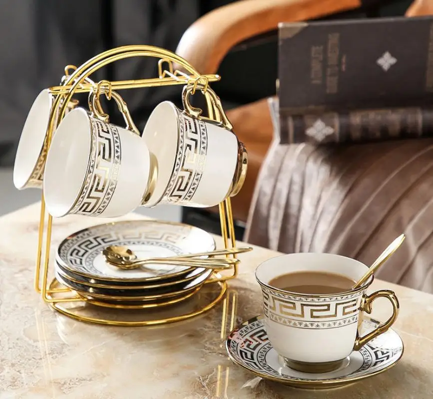 Juego de platillos y tazas de café de cerámica de 220MM con tazas, platillo, cuchara, estante de almacenamiento, taza con borde dorado de lujo europeo, juego de tazas de té de la tarde
