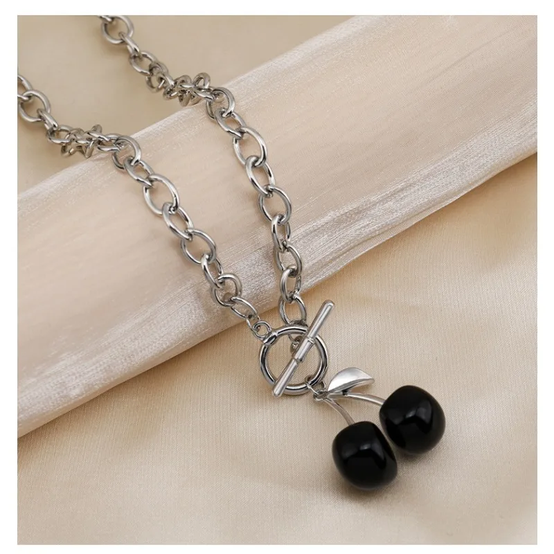 

KTV minimalist style, short sweater necklace, titanium steel necklace, cherry necklace, women's collarbone necklace