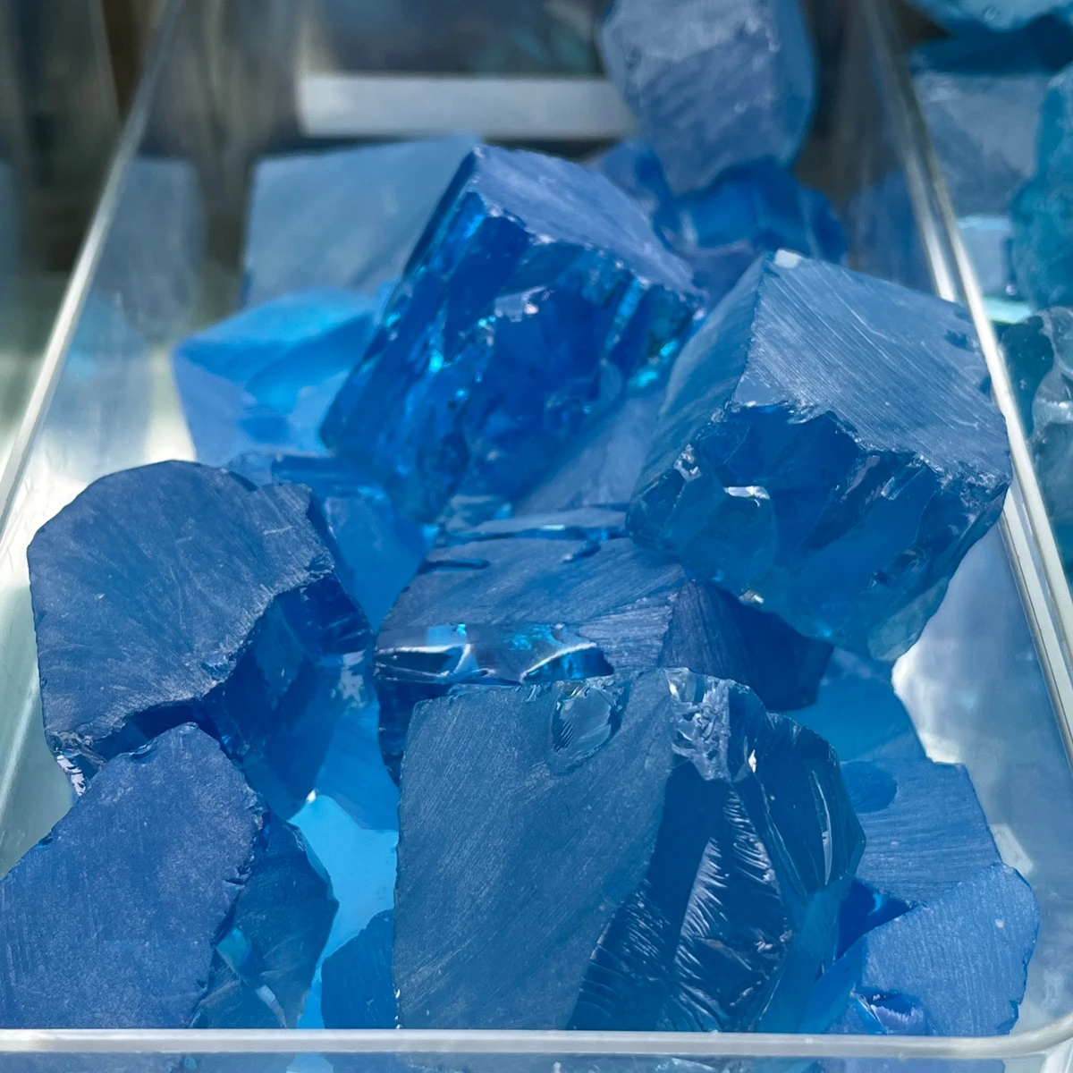 

200g Unprocessed Coarse Grained Deep Blue Sapphire Rough Stone Of Cubic Zirconia