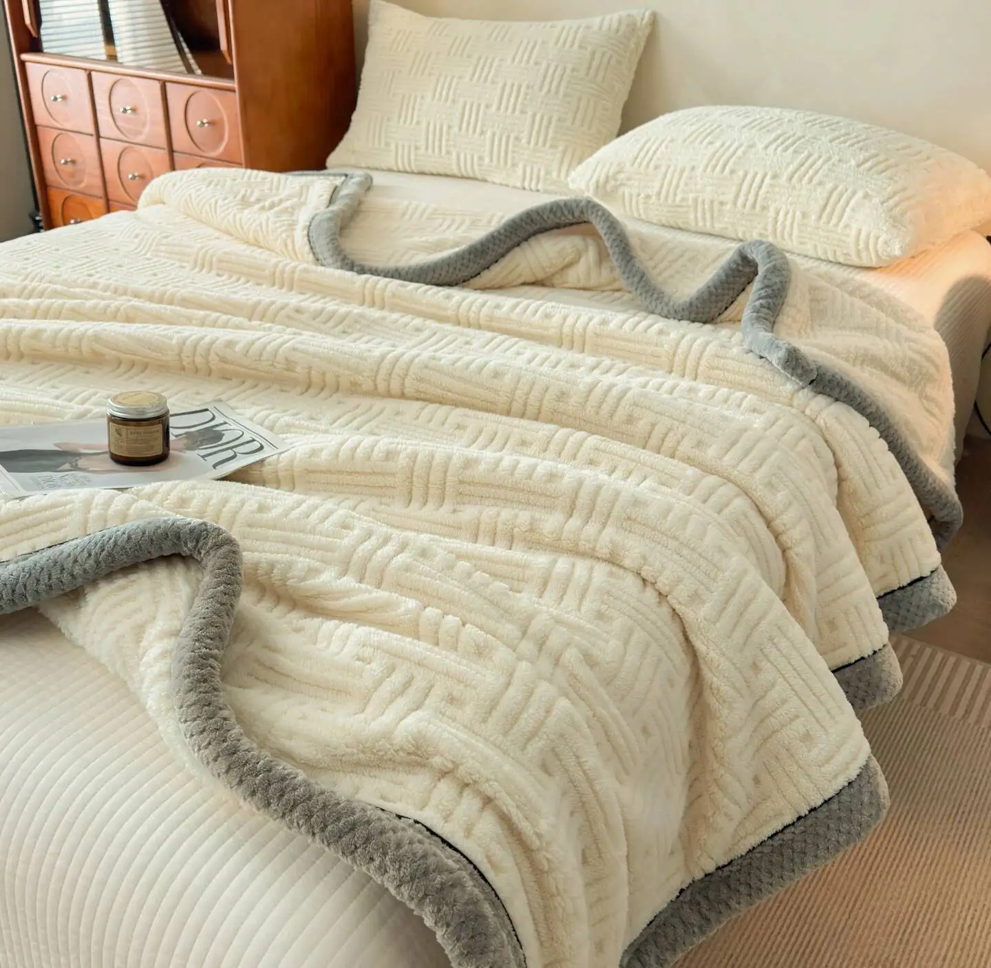 

Solid Color Coral Fleece Soft Plush Striped Pattern Spring Autumn Throw Blanket For Sofa,Office Nap,Bed,Bedspread