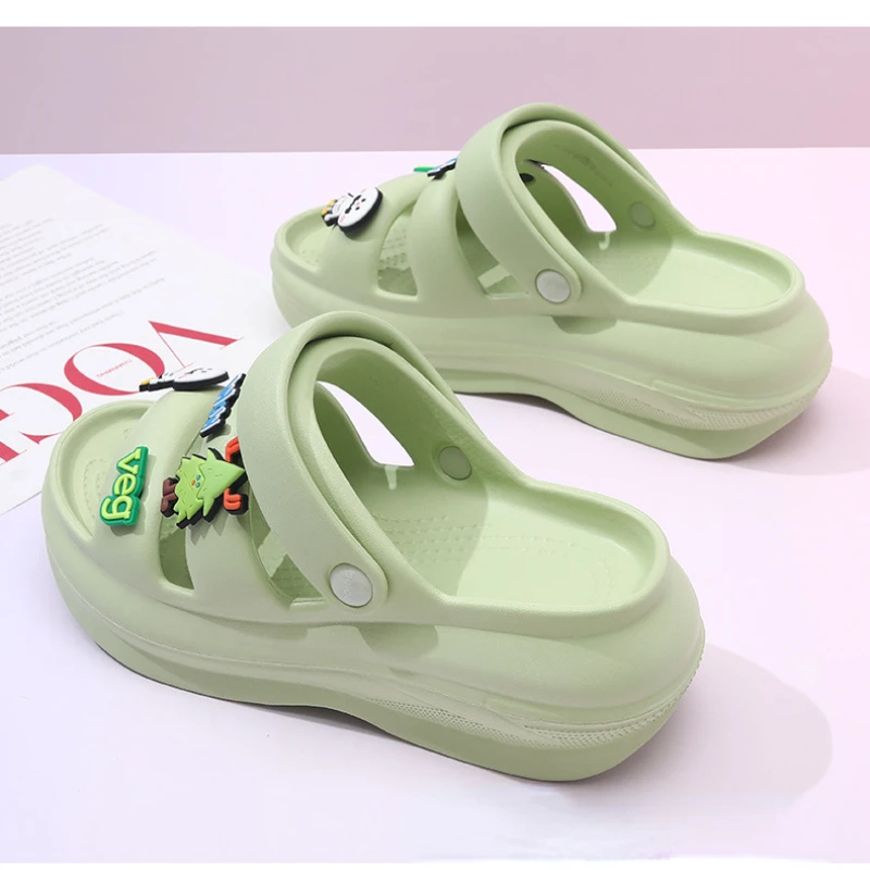 2024 new summer women\'s sandals are non-slip, heightened, thick-sole, simple, cute, and-like to wear beach slippers