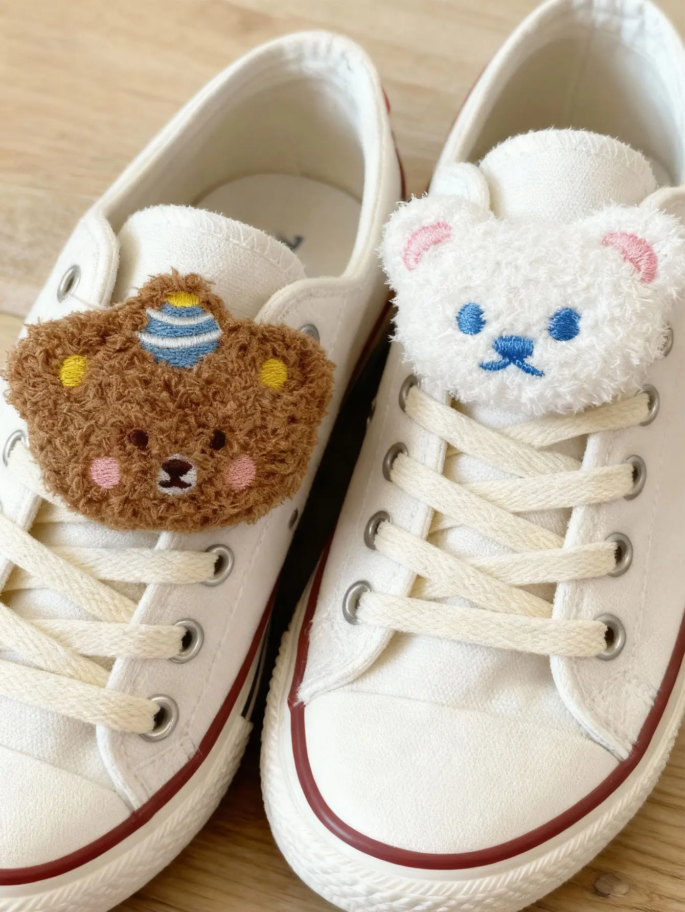 2-Piece Set of Cute Cartoon Plush Bear Brooches for Shoes, Hat Decorations, Detachable Shoe Flower Decorations, Suitable for Sneakers, Flat Shoes, and Casual Shoes.