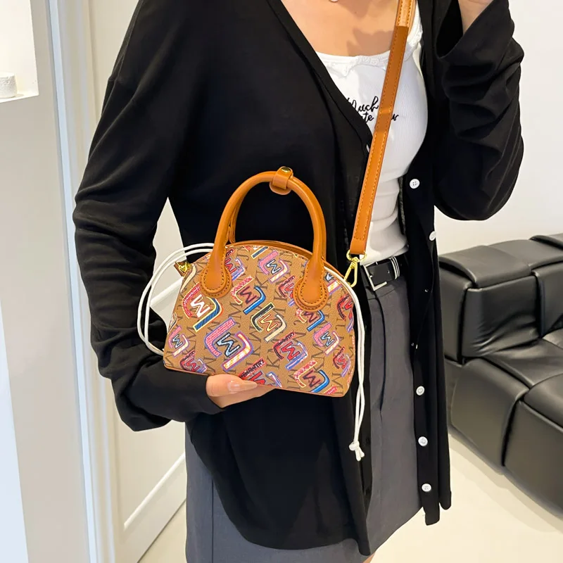 

Женская сумка-мессенджер Кожаные сумки через плечо с несколькими карманами Элегантный дизайн от известного дизайнера класса люкс