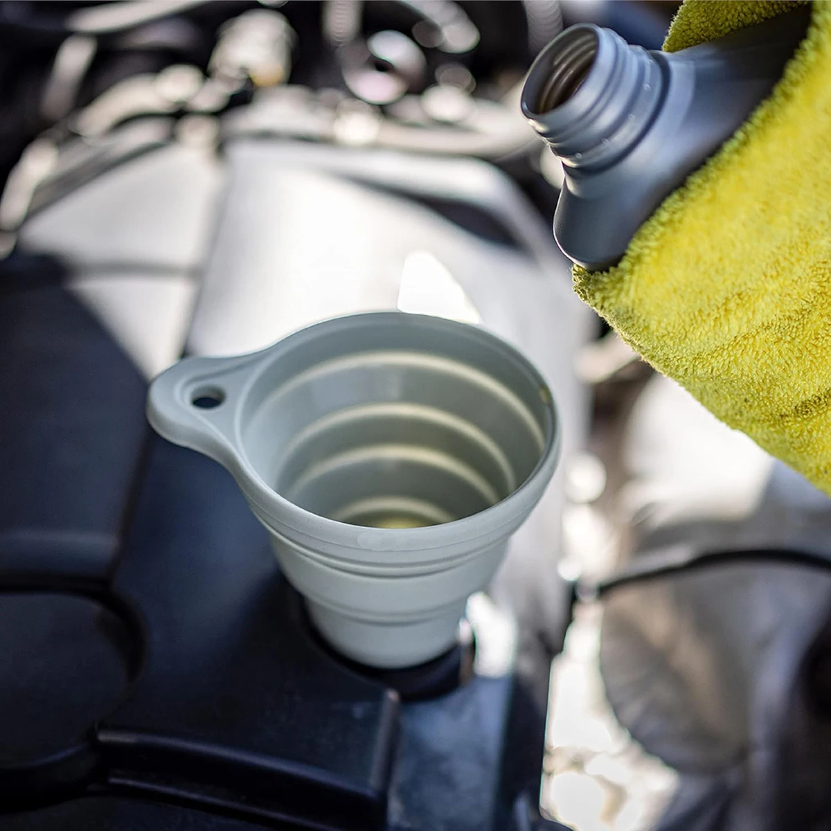 

2 Pcs Car Auto Engine Funnel Universal Foldable Silicone Liquid Funnel Washer Fluid Oil Petrol Change Collapsible Funnels