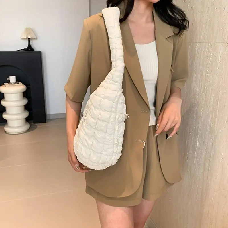 

D0UD Casual Travel Chest Bag Nylon Crossbody Bags with Organized Compartments Shoulder Purse for Phone and Wallet