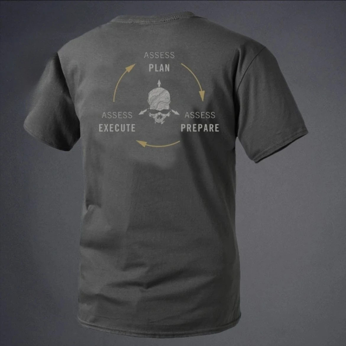 صيف جديد قاطرة نادي قصيرة الأكمام طاقم الرقبة تي شيرت الجمجمة نمط شخصية عسكرية مطبوعة الرجال عادية التكتيكية