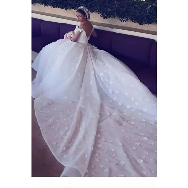 Customized Ball Weddding Dresses Off Shoulder Floral Appliques Tulle Organza Backless Chapel Arabic Bridal Wedding Gowns Dubai