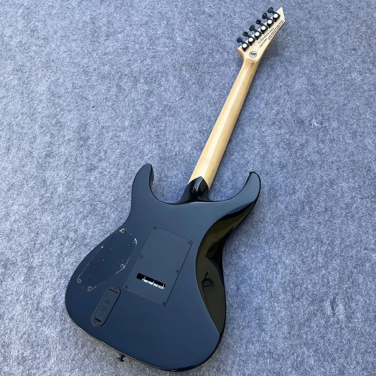 Chinese Made All-round Electric Guitar, Upgraded Vibrato System, Active Pickup System, Fast Delivery