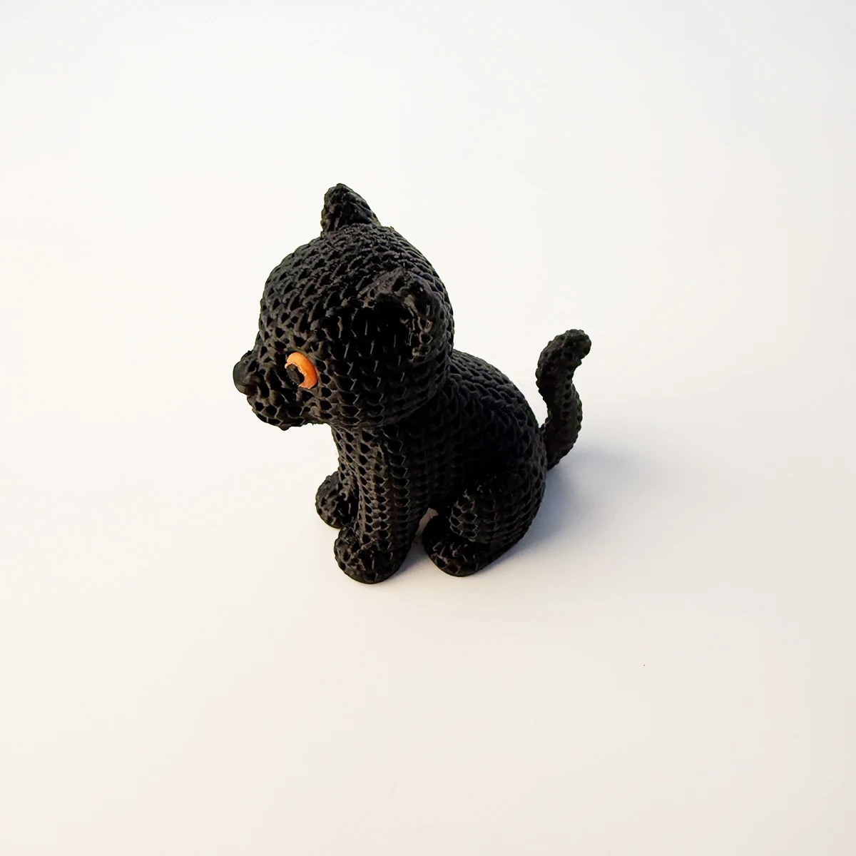 A Woven Black Panther Statue Decorative Ornament, with a Modern Minimalist Design, Clean Lines, and Striking Orange Eyes and Fine Texture Details. It Is an Ideal Decoration and Gift Choice for Animal Lovers. view 5