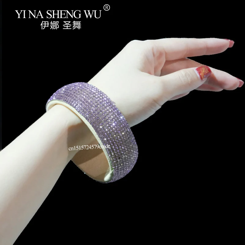 カラフルなダイヤモンド付きラテンダンスブレスレット女性ダンスパフォーマンスアクセサリー弾性ソフトリングカラーラインストーンブレスレット