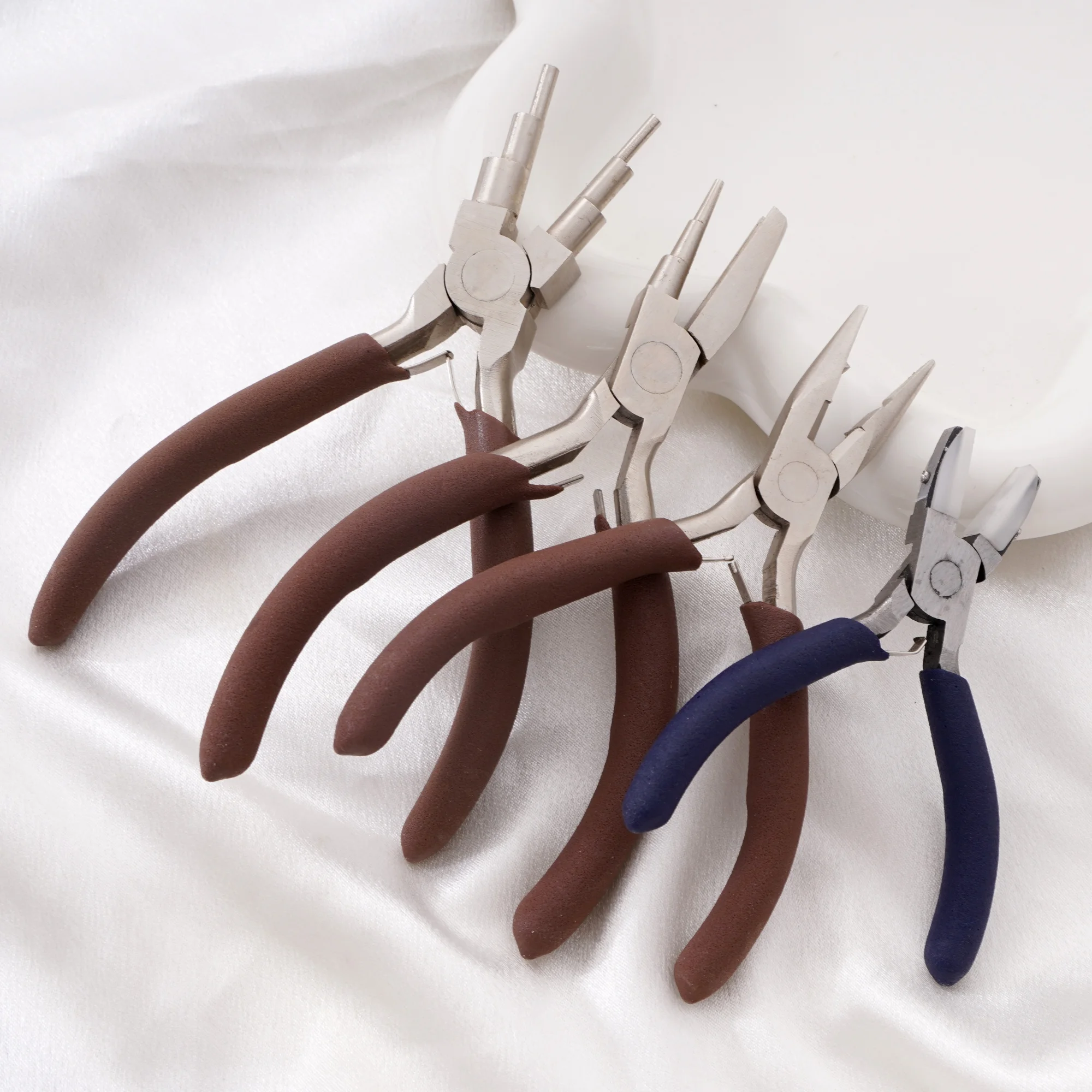 1PC Coffee Carbon Steel Jewelry Pliers DIY Beading Wire Wrapping Tools Nylon Jaw Round Flat Nose Pliers Hand Tools Accessories