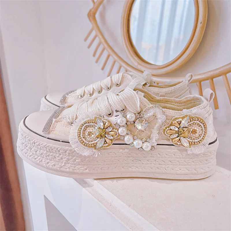 New fashion Korean version all build thick bottom low help small white shoes braided with diamond plate shoes