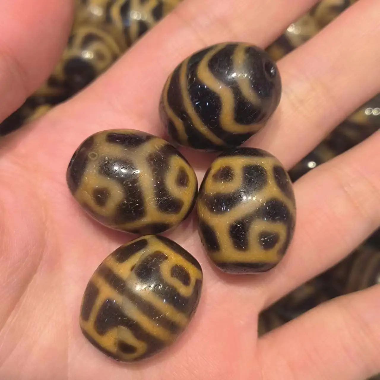 100pcs/lot natural multi-pattern old agate dzi wholesale Handmade beads Rare breeds Weathering lines Yellow teeth Accessories