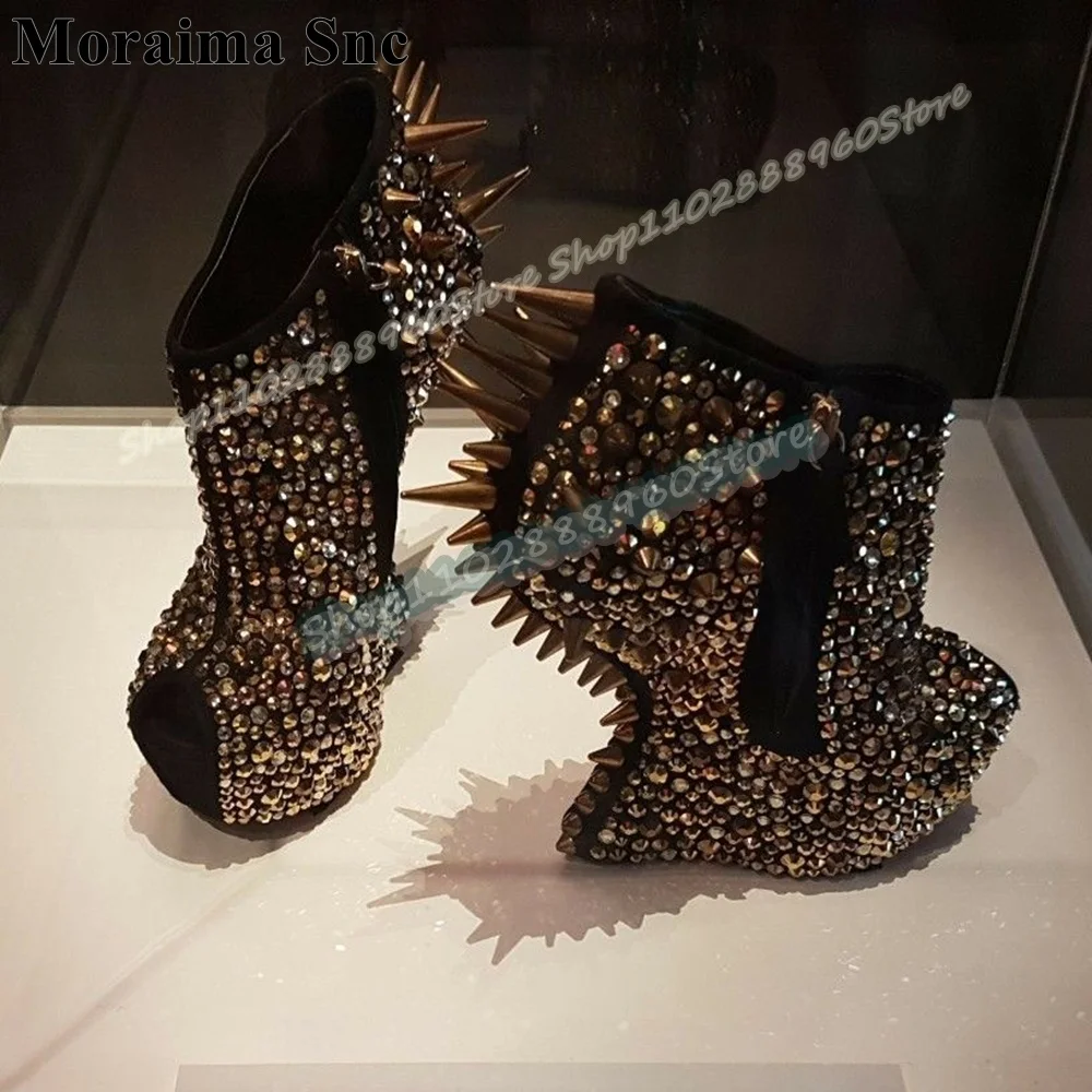 

Stylish Bling Black Crystals Rivets Platform Pumps Strange Style Heel Shoes For Women Side Zipper Peep Toe Party Fashion Sandals