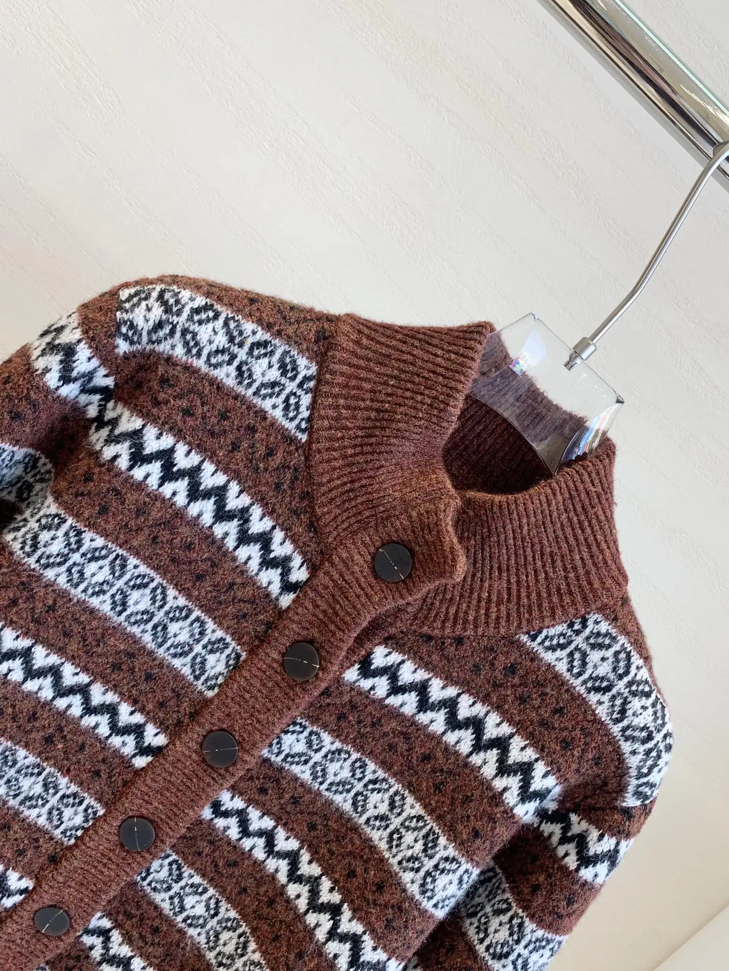 

2025 Autumn/Winter New High-Quality Fashion Brown Jacquard Cardigan For Women