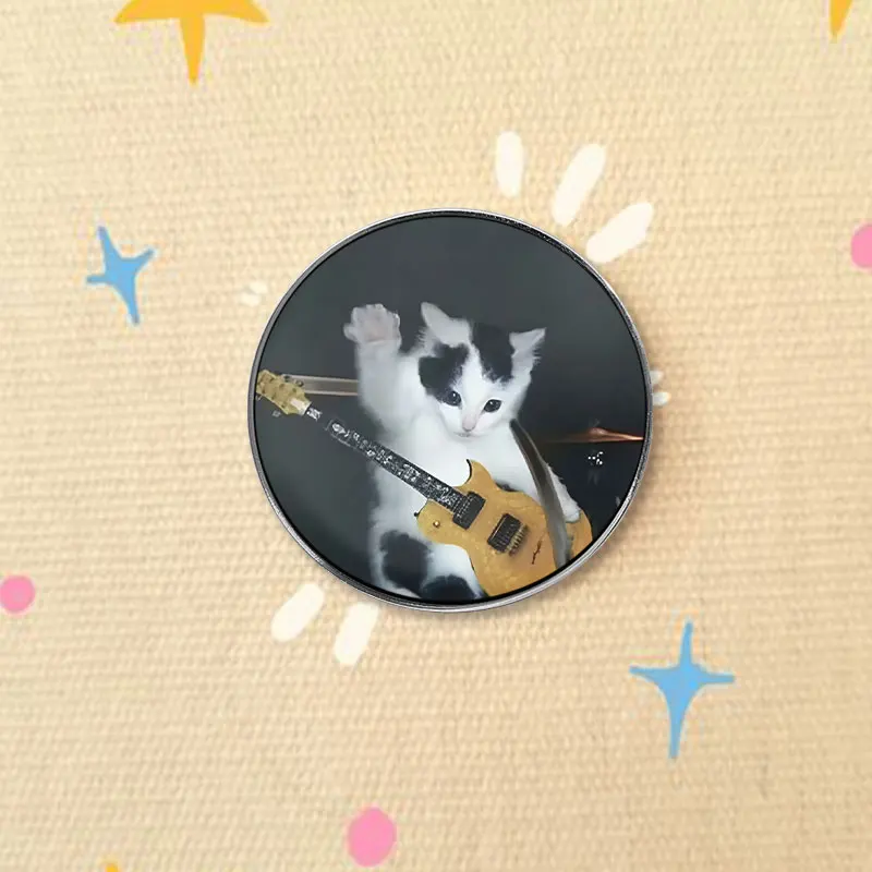 Rock Star Kitten UV Printing Badge Guitar Playing Cat Pin Alloy Brooch Lapel Backpack Jewelry Gift For Music Lover