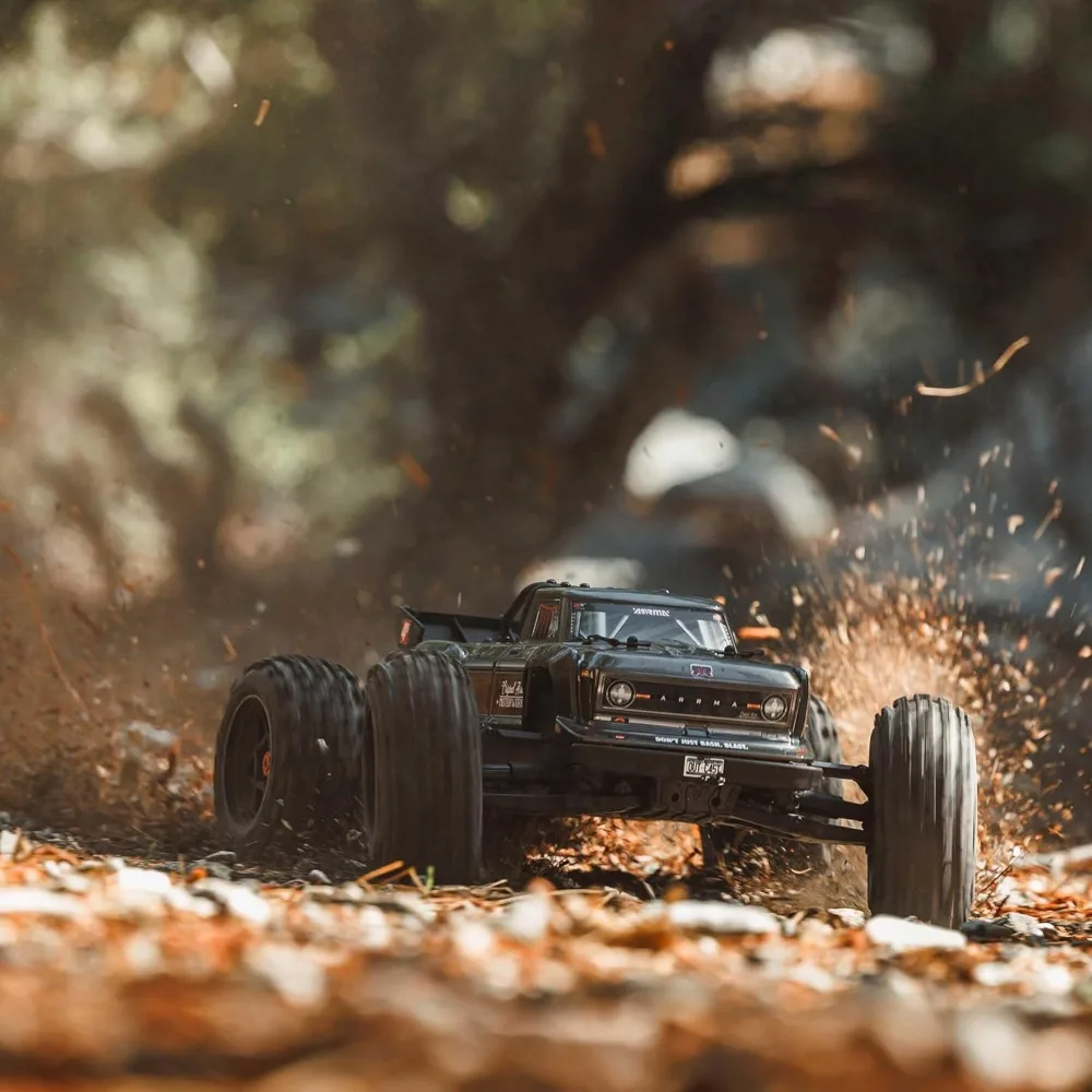 RC Truck Outcast 4X4 4S BLX 1/10TH 4WD Stunt Truck RTR (batterij en oplader niet inbegrepen), Gunmetal,