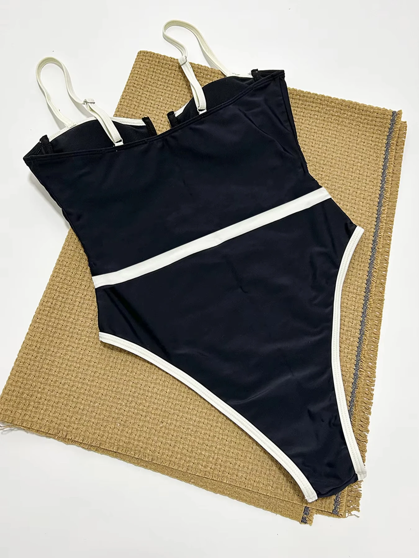 2024 New Black And White Patchwork One Piece Swimsuit For Women High Cut Swimwear Female Bodysuit Bathing Suit Beachwear Bathers