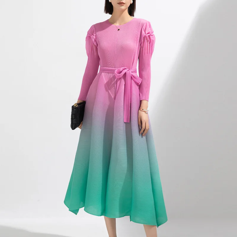 

New Dress for Spring 2024, Fashionable and Stylish, with A Waistband Tie and Gradient Color Design. Flower Bud Mid Length Skirt