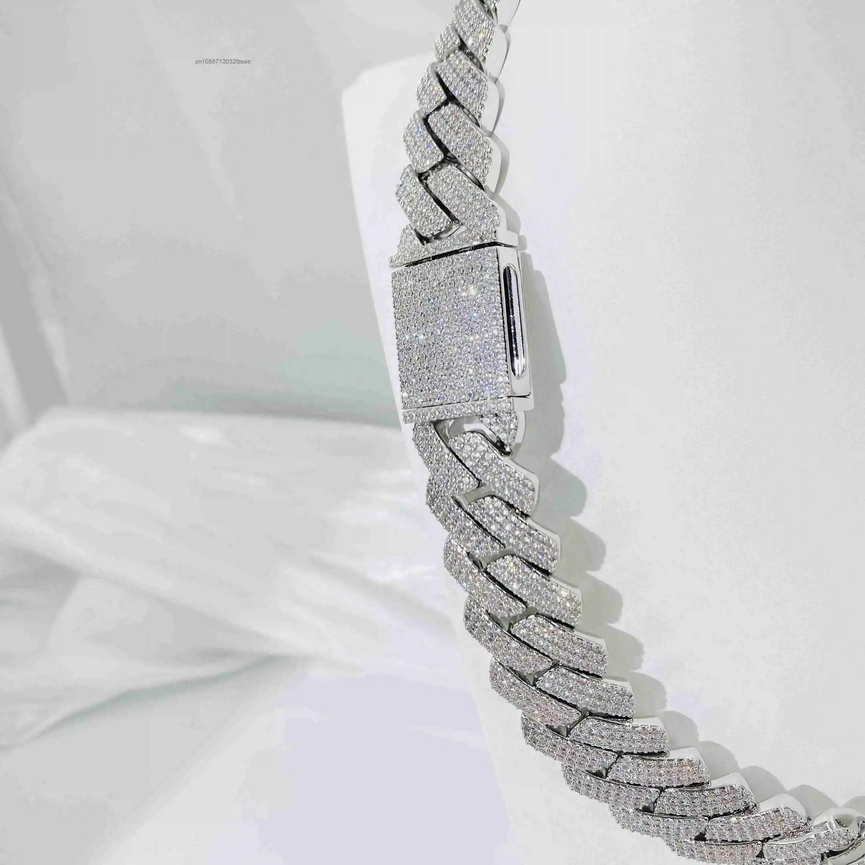 Luxury New Arrival Silver Prong Cuban Link Chain Diamond Hip Hop Jewelry Necklace.
