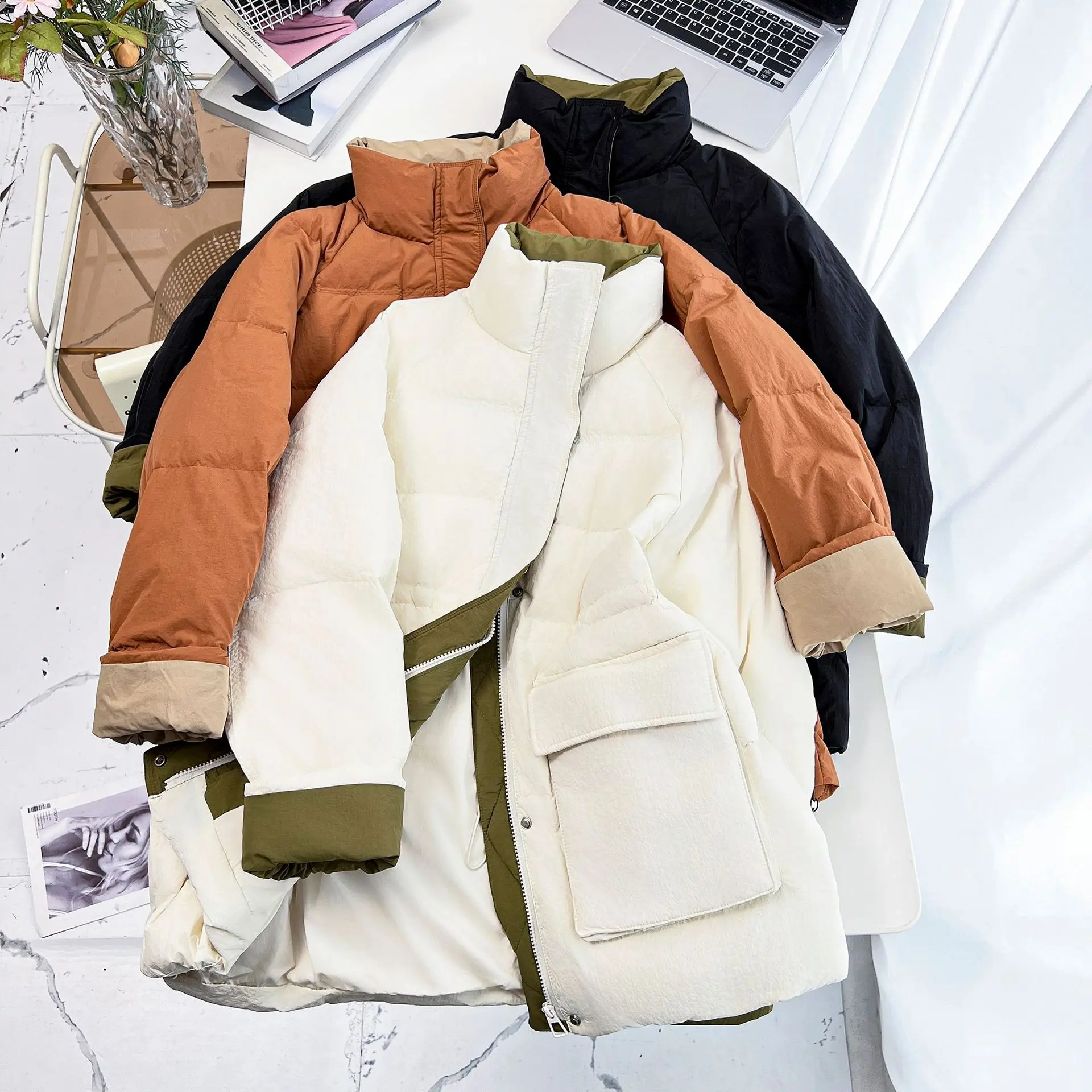 Plus Size Women Winter Down Coat Fashion Loose Thick Warm Stand Collar Large Pocket Block Color 50% White Down Jacket 2799