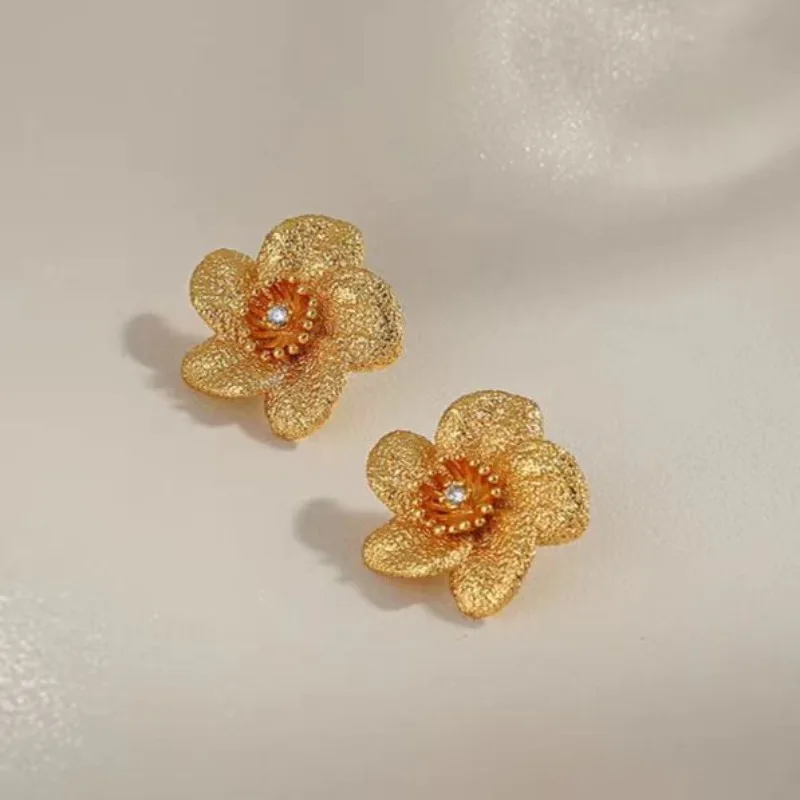 

French Retro Handmade Three-dimensional Flower Stud Earrings, Versatile Fashion Silver Needle Earrings, Light Luxury and High-en