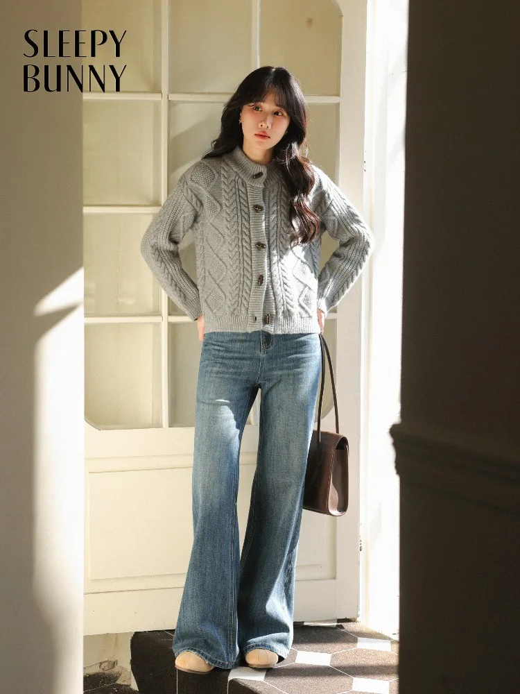 

Cozy Cable-Knit Cardigan Jacket Women Lady Thick Soft Stand-Neck Sweater with Toggle Closure Warm Relaxed-Style Spring Outfit