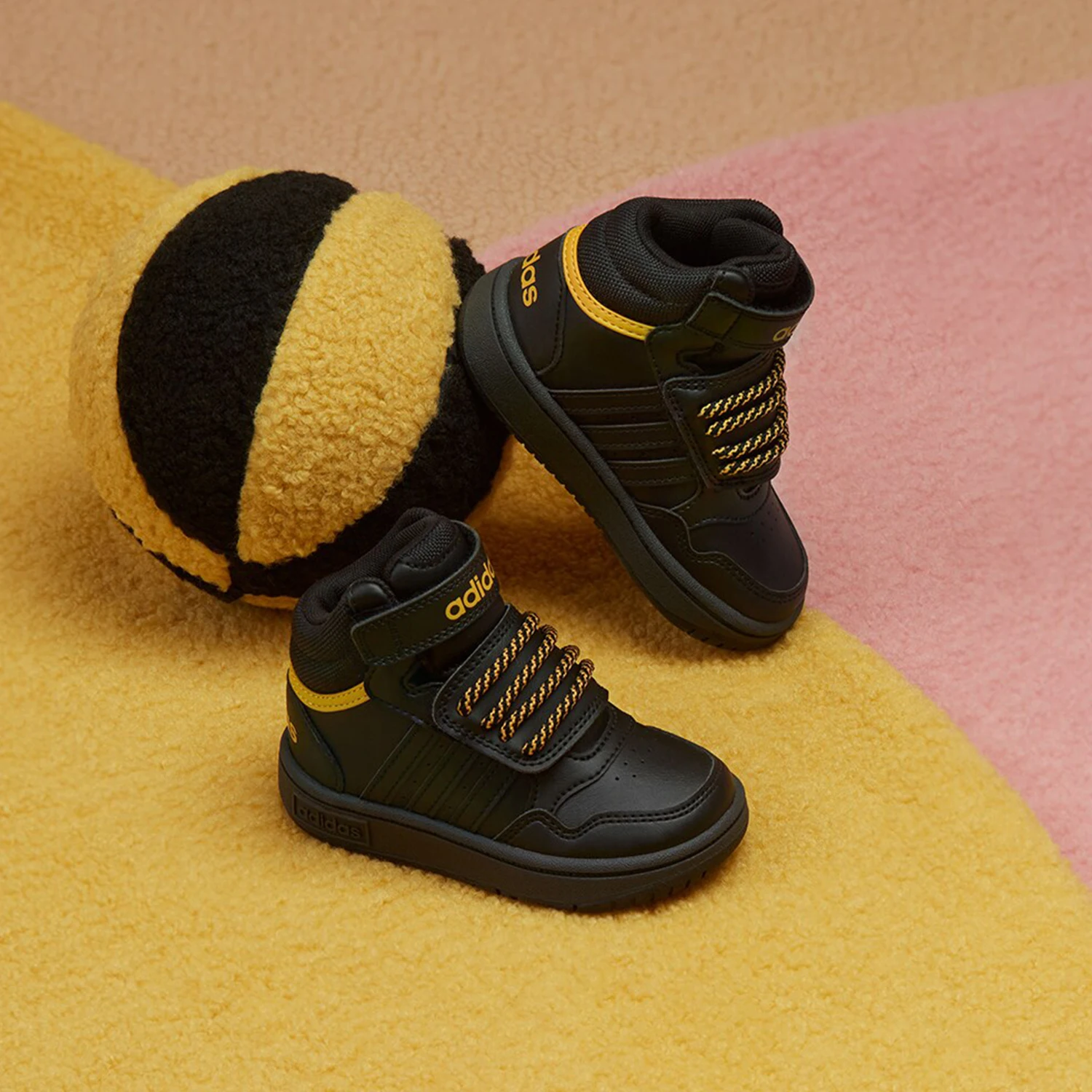 

Adidas Authentic HOOPS 3.0 Infant/Toddler Boys' Fashion Classic Cushioned Casual Sneakers IF7755