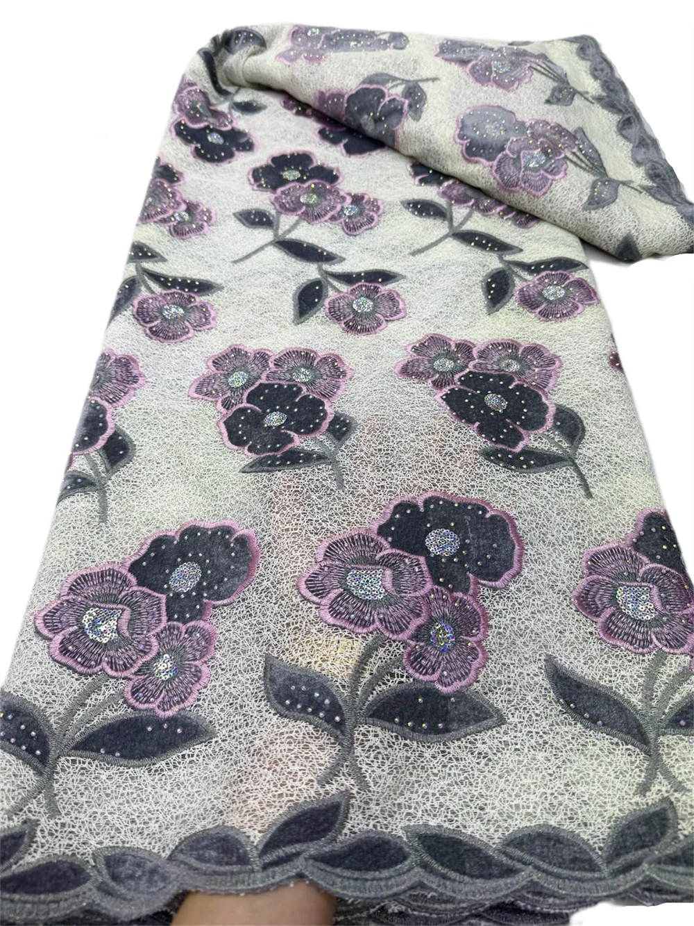 

Модная африканская кружевная ткань с блестками и камнями, 5 ярдов, 2025 г., высокое качество, бархатная сетка с лазерной резкой, нигерийское свадебное шитье