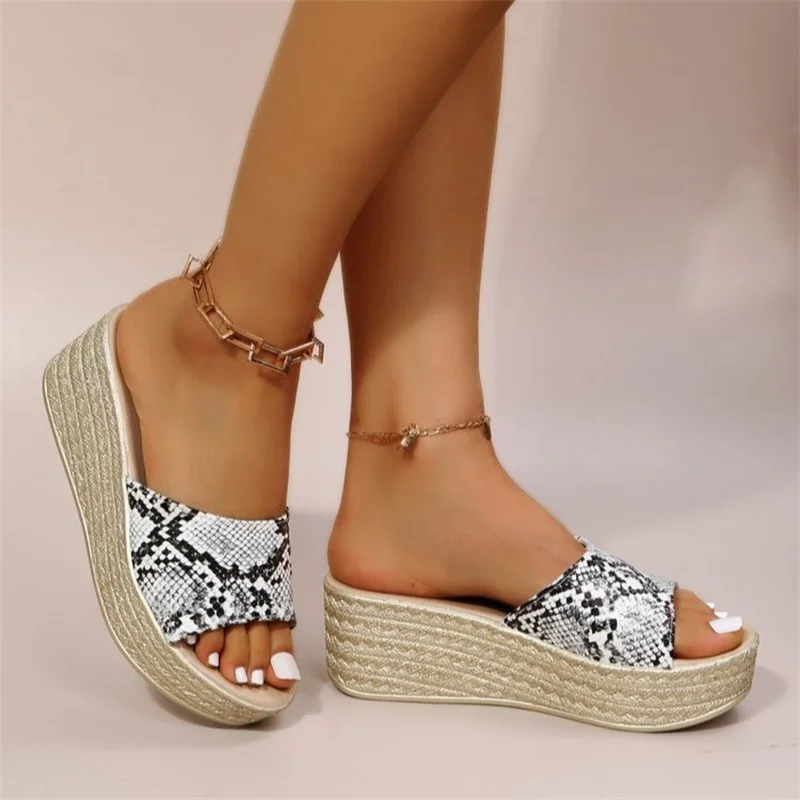 Summer Round Toe Wedge Thick Sole Casual Fashion Sexy Comfortable Fish Mouth Women\'s Sandals Snake Pattern Pantuflas De Mujer