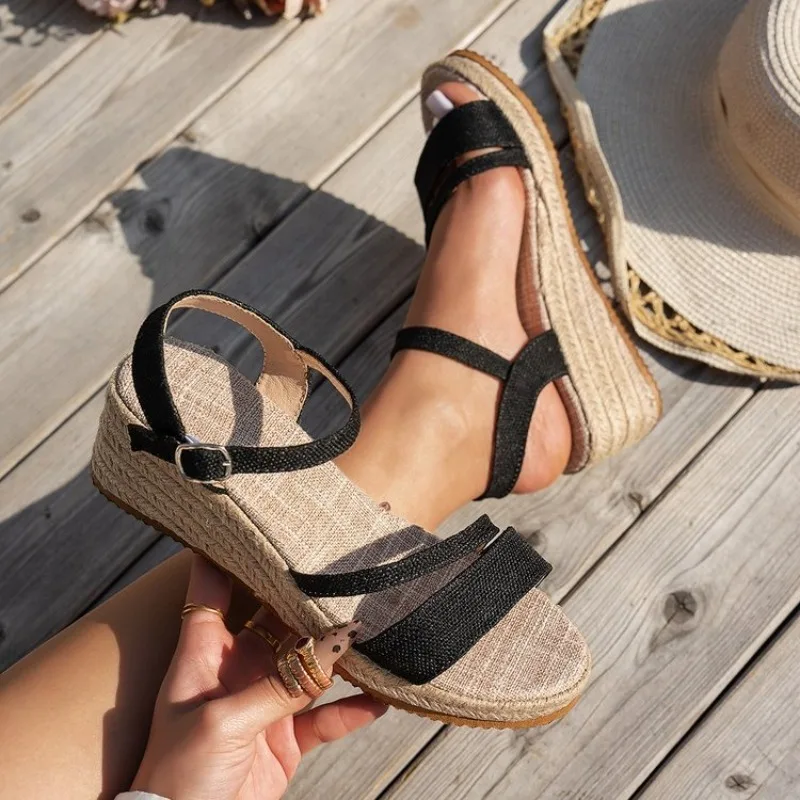 Sandalias de cuña tipo alpargata para mujer, con punta abierta, plataforma baja, entresuela trenzada y correa con hebilla en el tobillo, calzado casual de verano para uso diario y caminar.