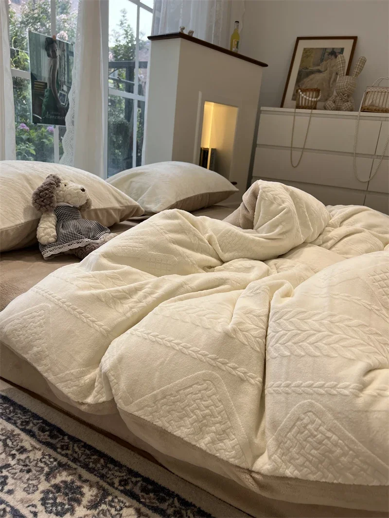 

Winter flange milk fleece three-dimensional carved simple milk yellow bed four-piece coral fleece