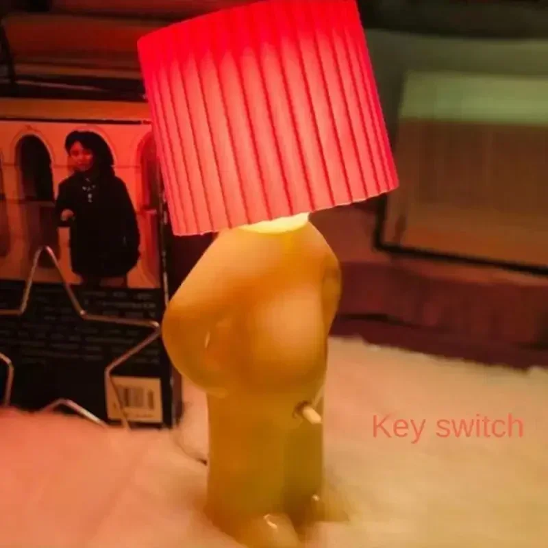 Claeted Naughty Boy lampada da tavolo creativa pieghe a LED uniche illuminazione da lettura camera da letto comodino luce notturna regalo per bambini