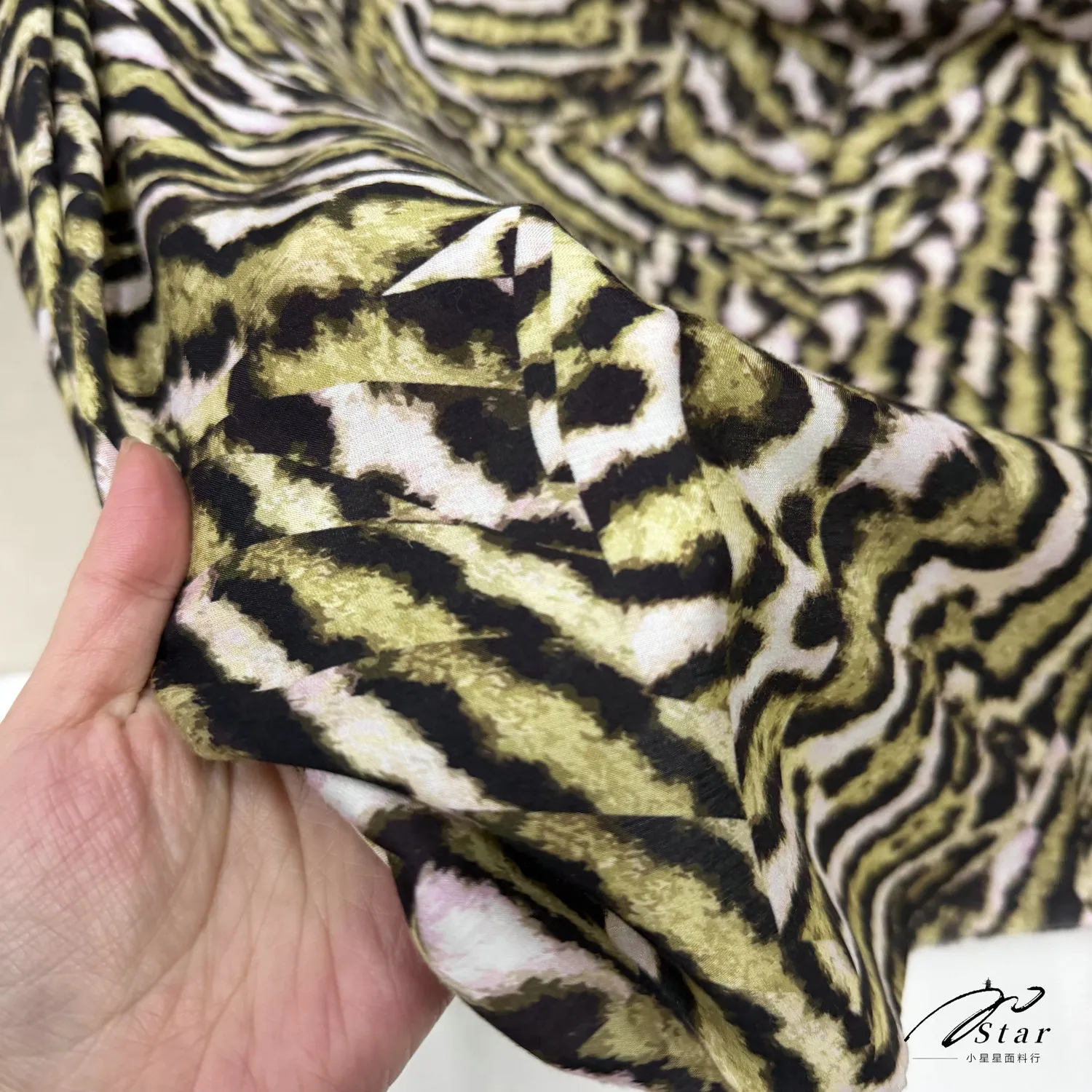 Matte Draping Smooth Green Leopard Print Stone Washed Silk Cotton Satin Cloth Shirt Dress Silkworm Silk Satin Fabric