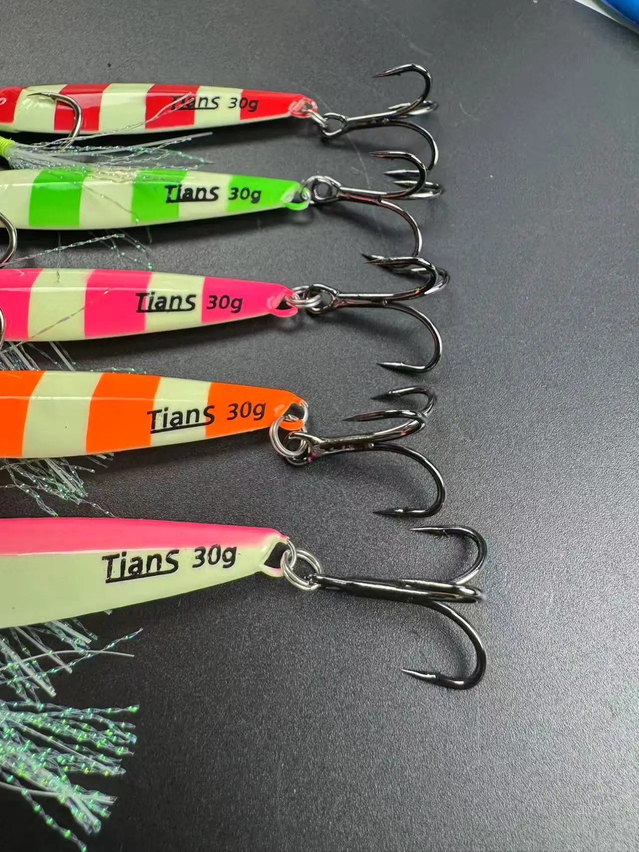 5 Stück Nachtlicht-Metall-Jig, Tiefsee-Angelköder, 25/30/40 g, zum Werfen und Jiggen, künstlicher Köder für Thunfisch, Forelle, Salzwasser und Süßwasser. – Detail 20