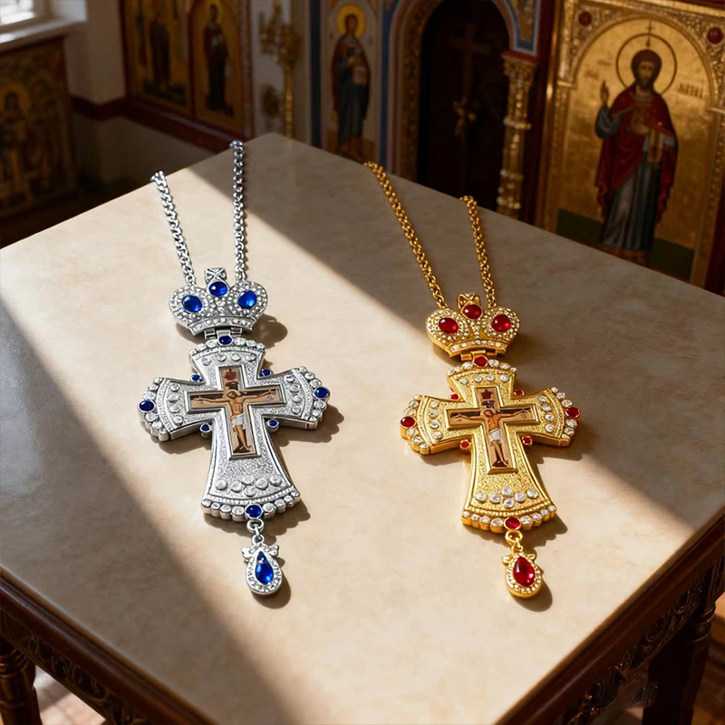 Neues vergoldetes orthodoxes Brustkreuz mit roten Kristallakzenten und Kruzifix-Ikone, hochwertiger liturgischer Schmuck für Priester. – Detail 8