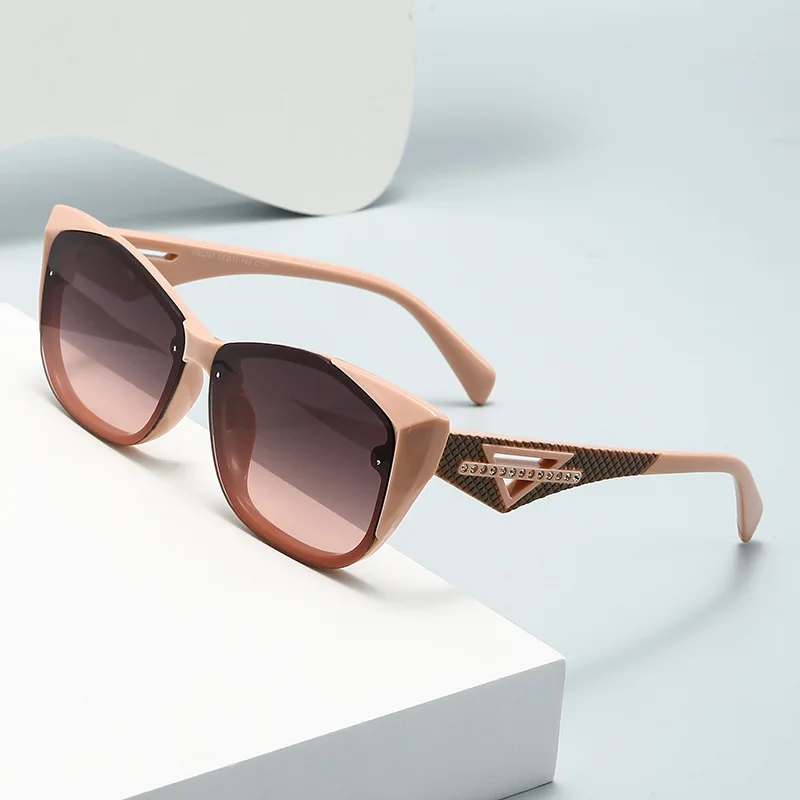 

2025 Women Cat Eye Sunglasses for Women UV400 Small Driving Vacation Party Photography Props‌ Sun Glasses Lentes De Sol Mujer
