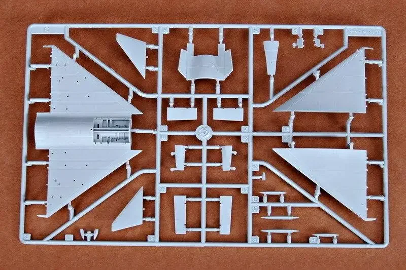 Trumpeter Model 1/72 01611 Chinese J-10 Fighter