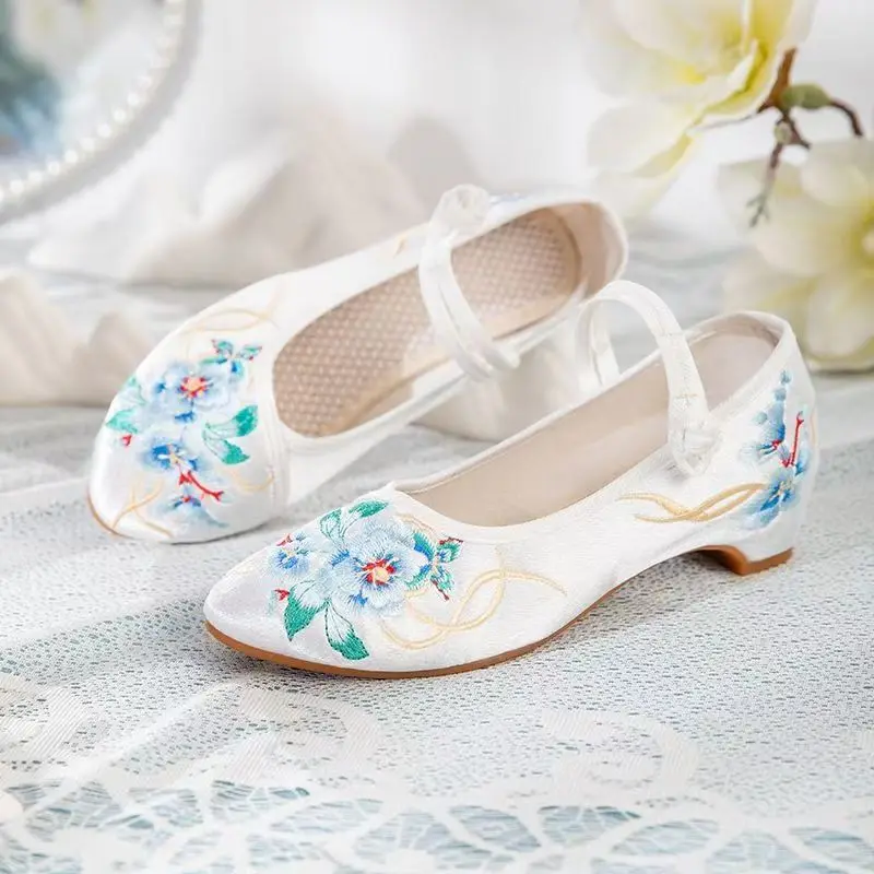 2024 Woman\'s Chinese Traditional Low Heel Embroidered Flower Shoe Soft Sole Non Slip Ethnic Style Buckle Strap Cheongsam Shoes